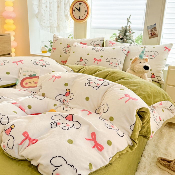 91家纺网 家纺一手货源 找家纺 酱子 2025新款200克高克重印花牛奶绒四件套 蝴蝶结狗