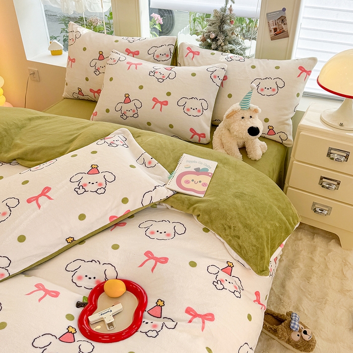 91家纺网 家纺一手货源 找家纺 酱子 2025新款200克高克重印花牛奶绒四件套 蝴蝶结狗