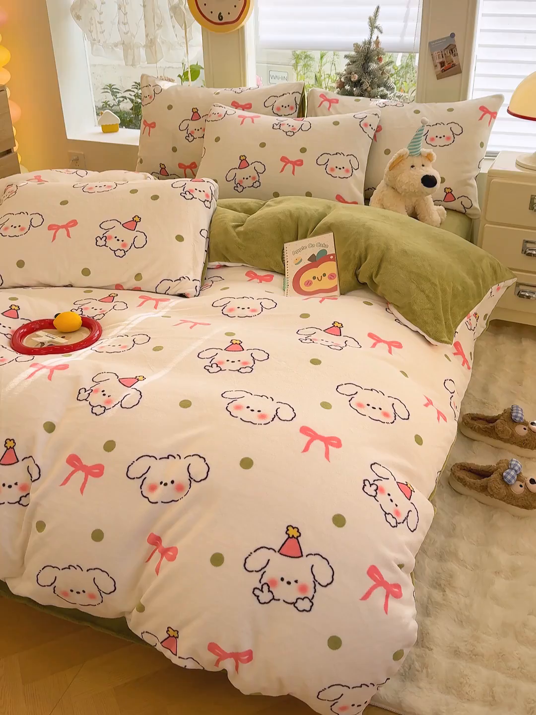 91家纺网 家纺一手货源 找家纺 酱子 2025新款200克高克重印花牛奶绒四件套 蝴蝶结狗