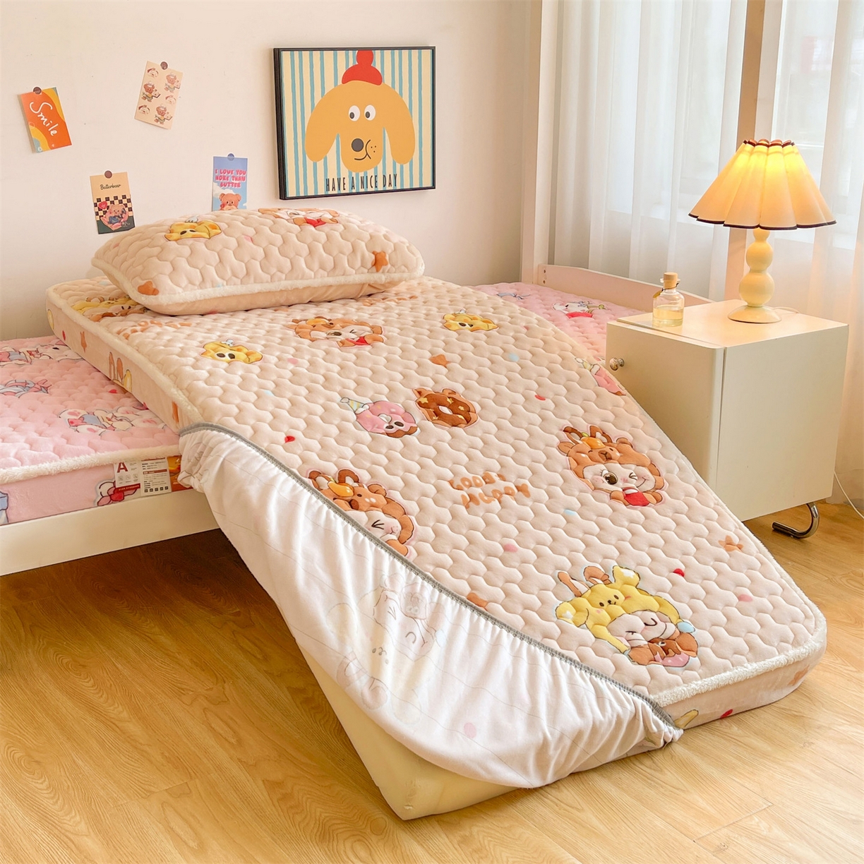 91家纺网 家纺一手货源 找家纺 雯豆家纺 2025新款学生上下铺加厚牛奶绒夹棉床笠宿舍大学生床垫保护套 牛奶绒床笠-甜心布布