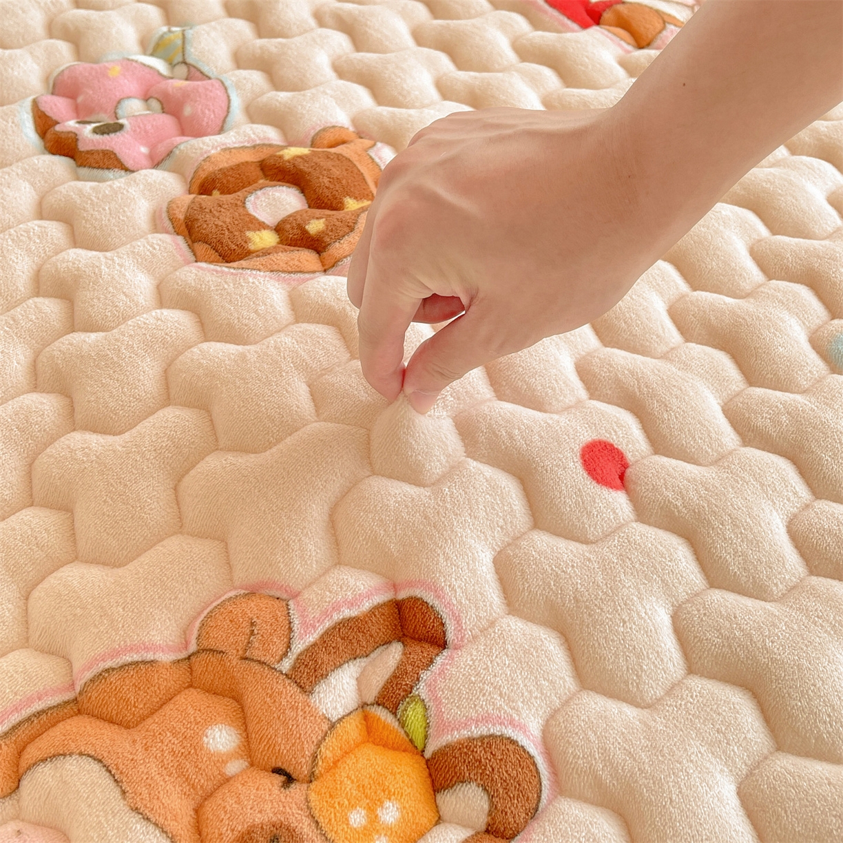 91家纺网 家纺一手货源 找家纺 雯豆家纺 2025新款学生上下铺加厚牛奶绒夹棉床笠宿舍大学生床垫保护套 牛奶绒床笠-甜心布布