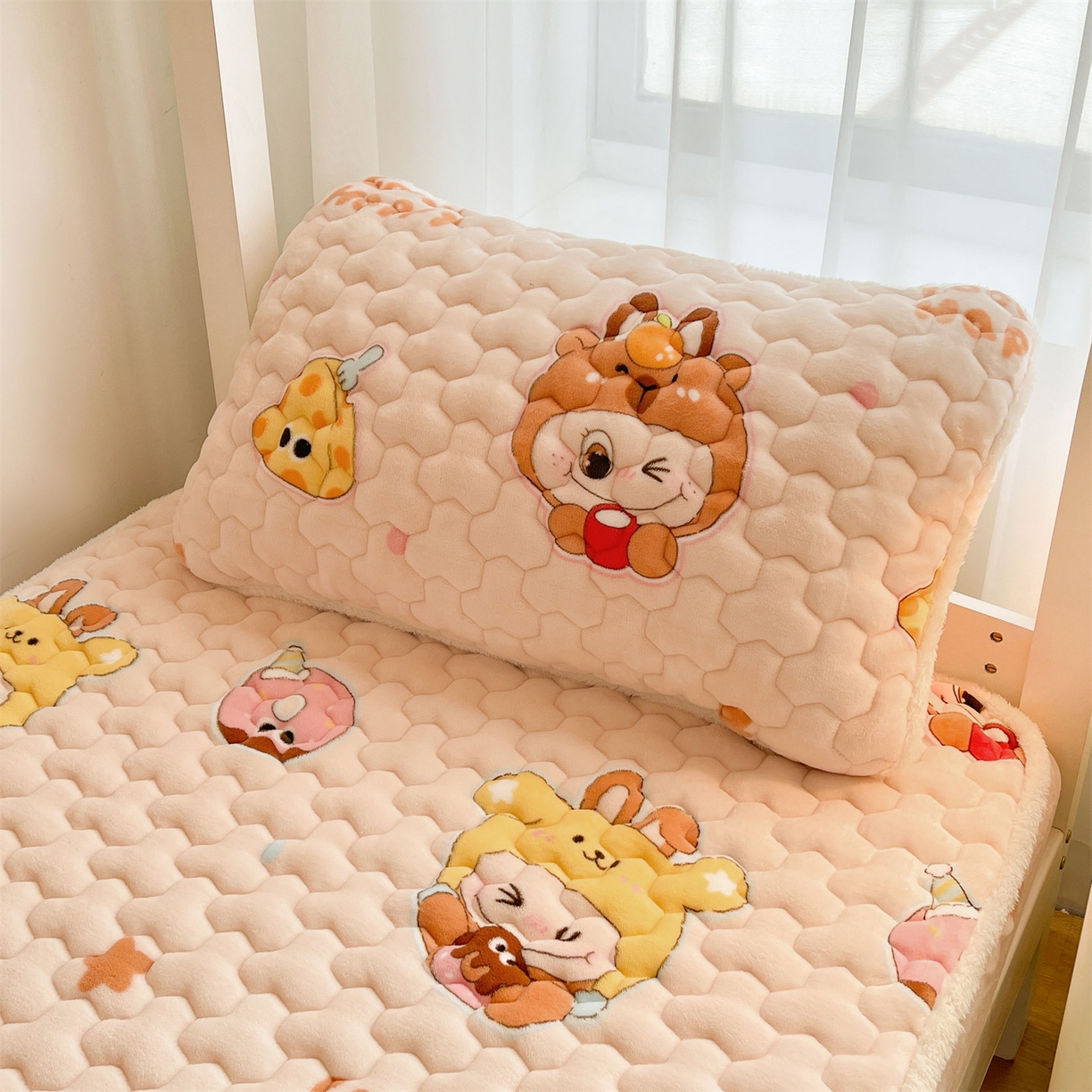 91家纺网 家纺一手货源 找家纺 雯豆家纺 2025新款学生上下铺加厚牛奶绒夹棉床笠宿舍大学生床垫保护套 牛奶绒床笠-甜心布布