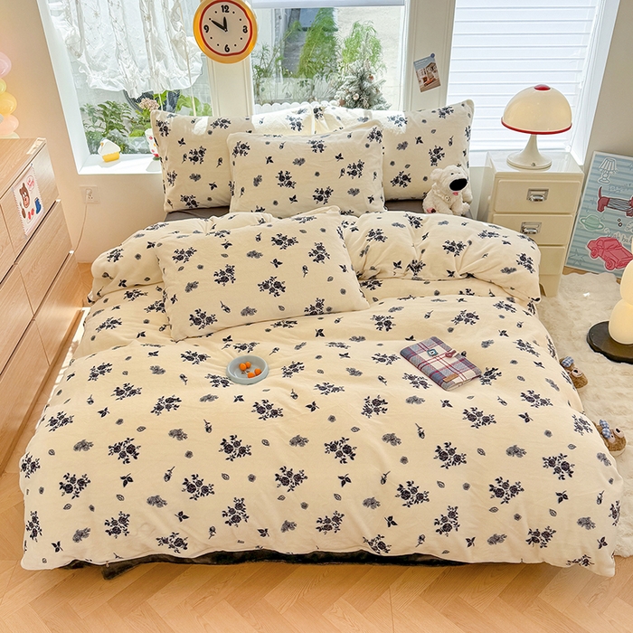 91家纺网 家纺一手货源 找家纺 酱子 2025新款200克高克重印花牛奶绒四件套 花汐