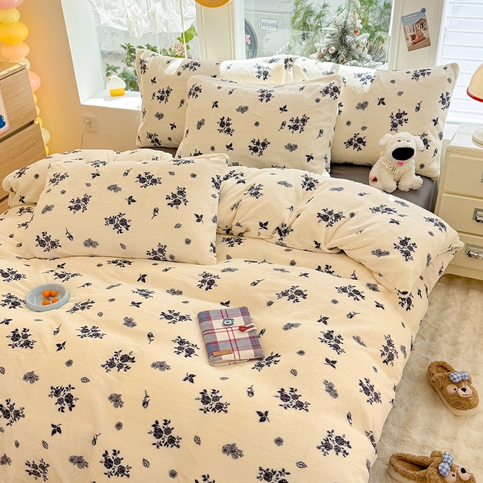 91家纺网 家纺一手货源 找家纺 酱子 2025新款200克高克重印花牛奶绒四件套 花汐