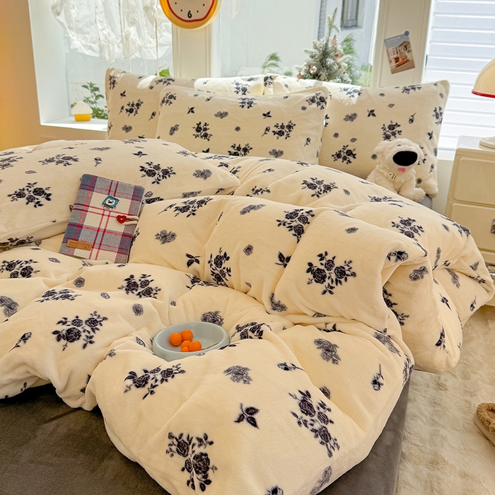 91家纺网 家纺一手货源 找家纺 酱子 2025新款200克高克重印花牛奶绒四件套 花汐