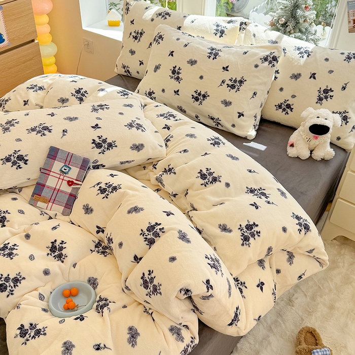 91家纺网 家纺一手货源 找家纺 酱子 2025新款200克高克重印花牛奶绒四件套 花汐