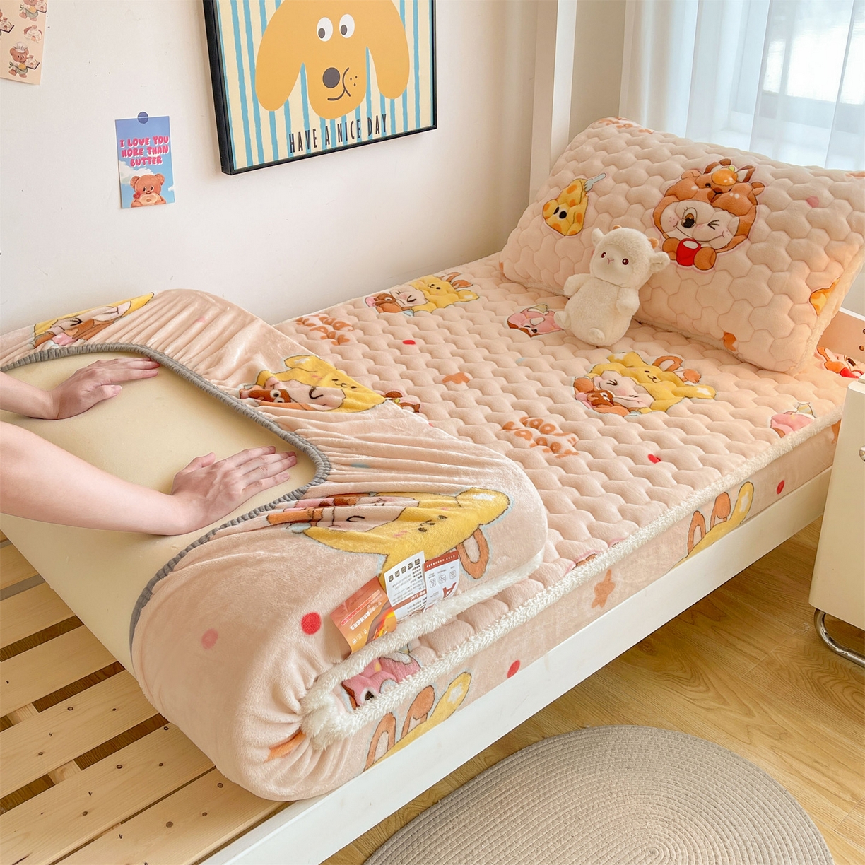 91家纺网 家纺一手货源 找家纺 雯豆家纺 2025新款学生上下铺加厚牛奶绒夹棉床笠宿舍大学生床垫保护套 牛奶绒床笠-甜心布布