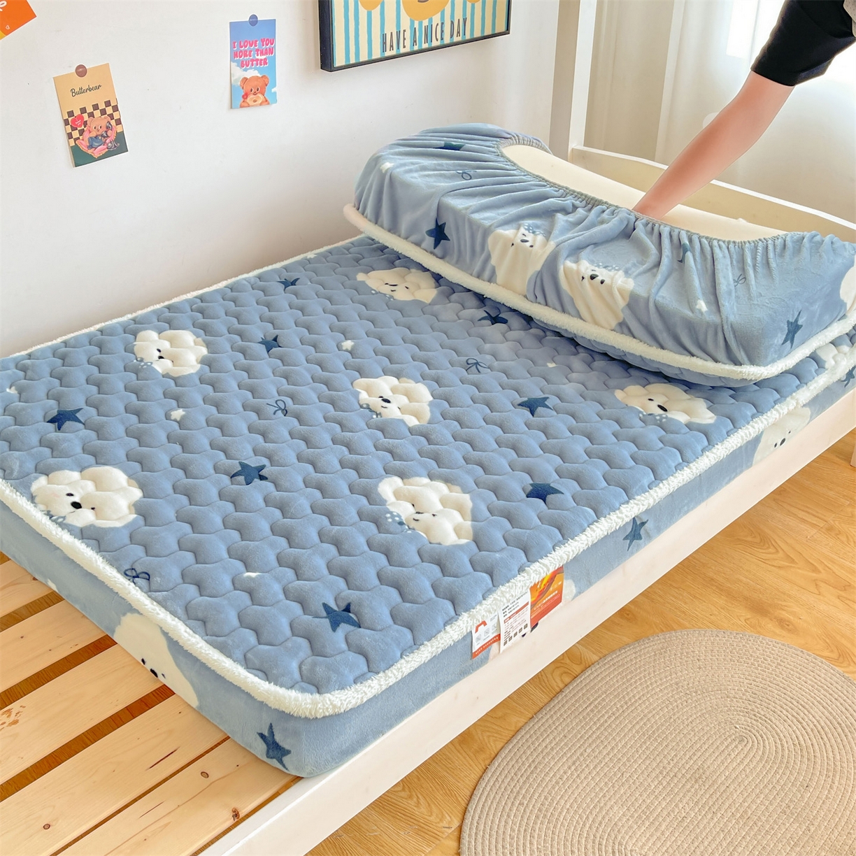 91家纺网 家纺一手货源 找家纺 雯豆家纺 2025新款学生上下铺加厚牛奶绒夹棉床笠宿舍大学生床垫保护套 牛奶绒床笠-星空小狗