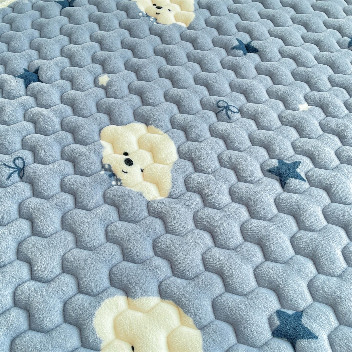 91家纺网 家纺一手货源 找家纺 雯豆家纺 2025新款学生上下铺加厚牛奶绒夹棉床笠宿舍大学生床垫保护套 牛奶绒床笠-星空小狗