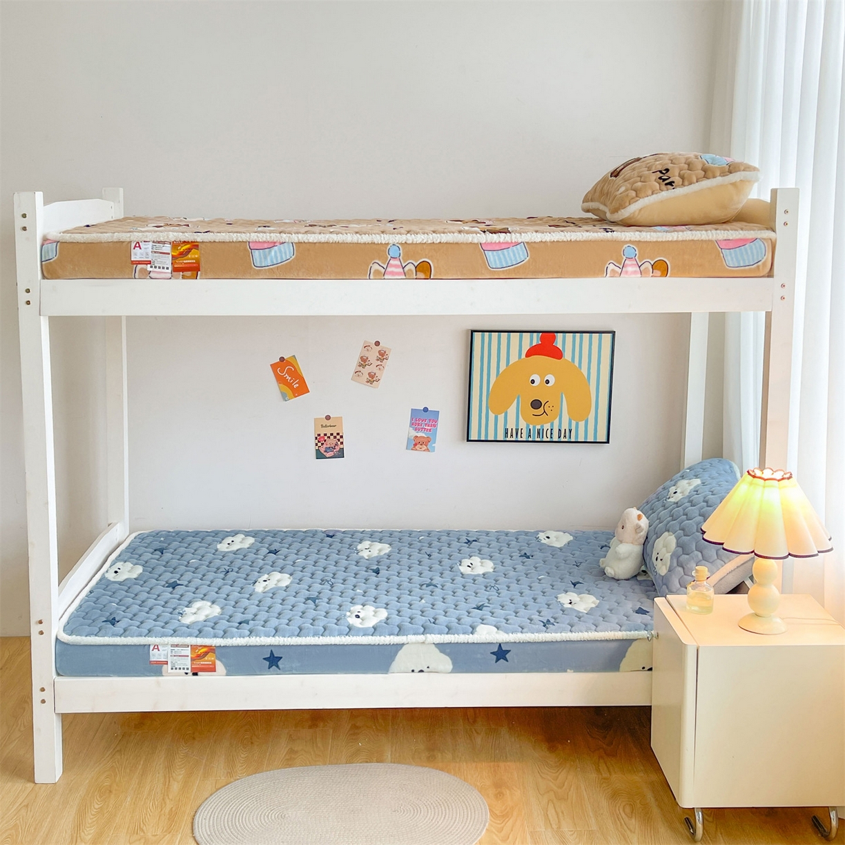 91家纺网 家纺一手货源 找家纺 雯豆家纺 2025新款学生上下铺加厚牛奶绒夹棉床笠宿舍大学生床垫保护套 牛奶绒床笠-星空小狗