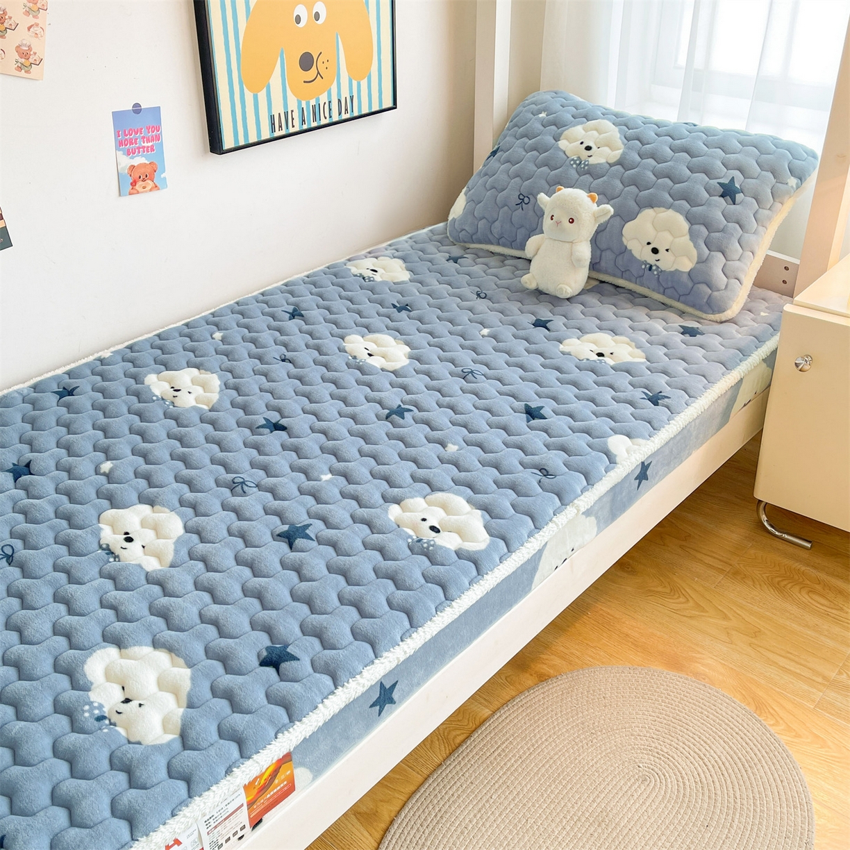 91家纺网 家纺一手货源 找家纺 雯豆家纺 2025新款学生上下铺加厚牛奶绒夹棉床笠宿舍大学生床垫保护套 牛奶绒床笠-星空小狗