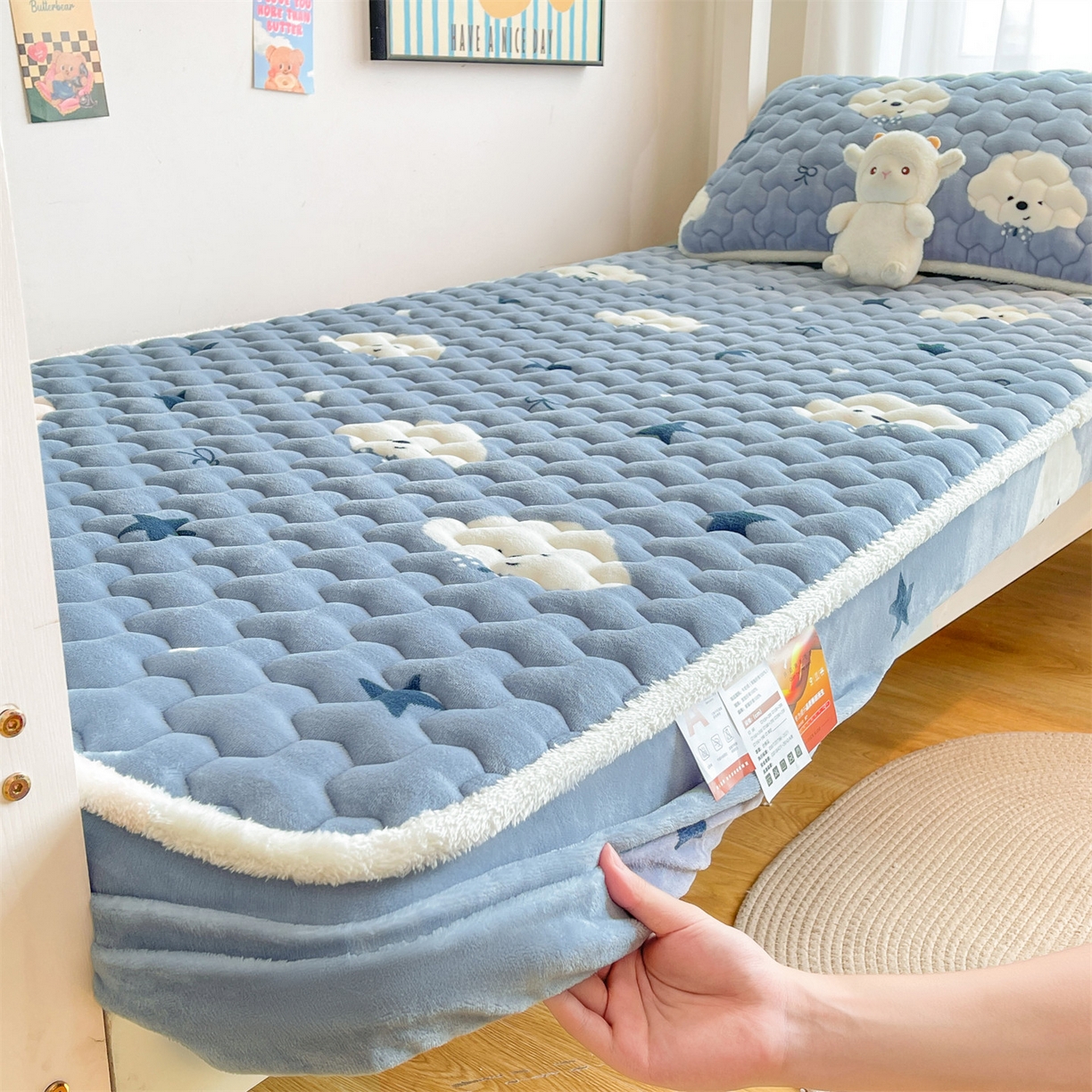 91家纺网 家纺一手货源 找家纺 雯豆家纺 2025新款学生上下铺加厚牛奶绒夹棉床笠宿舍大学生床垫保护套 牛奶绒床笠-星空小狗