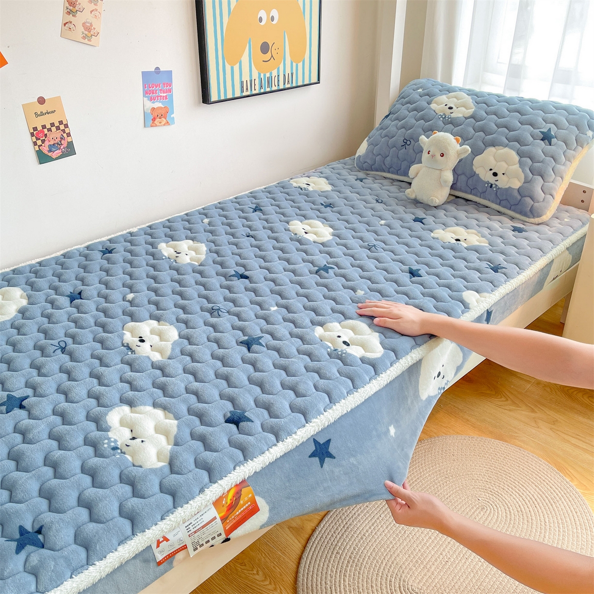 91家纺网 家纺一手货源 找家纺 雯豆家纺 2025新款学生上下铺加厚牛奶绒夹棉床笠宿舍大学生床垫保护套 牛奶绒床笠-星空小狗