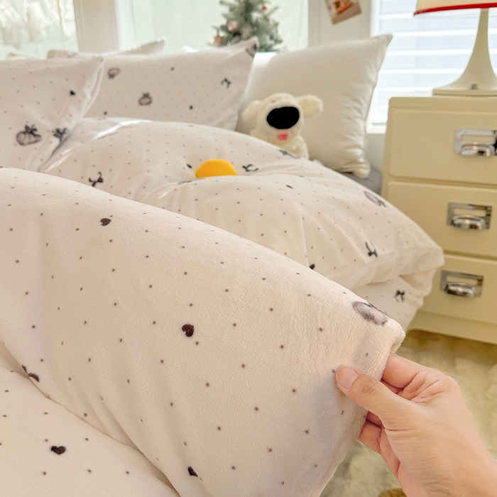 91家纺网 家纺一手货源 找家纺 酱子 2025新款200克高克重印花牛奶绒四件套 简韵南瓜