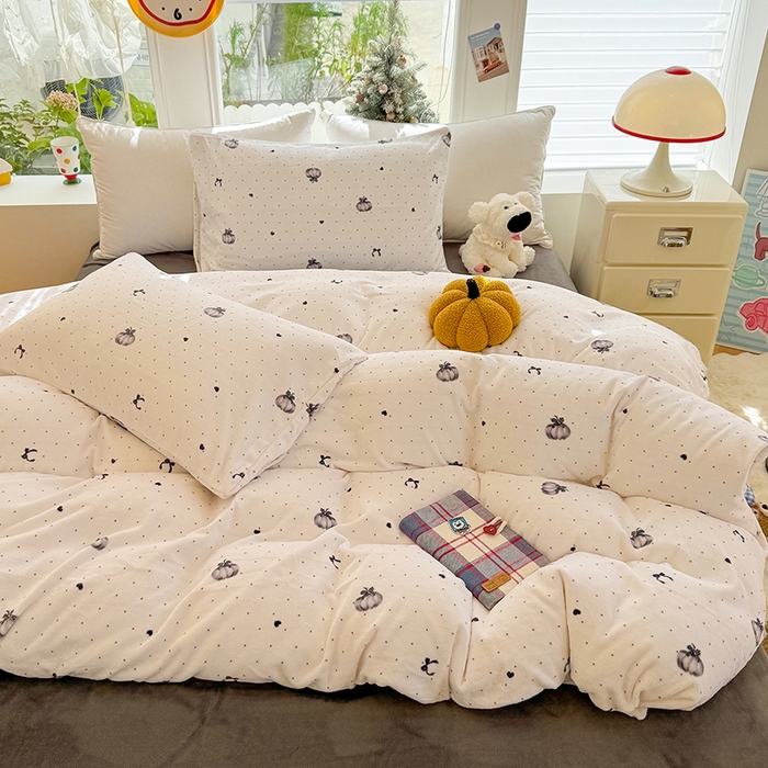 91家纺网 家纺一手货源 找家纺 酱子 2025新款200克高克重印花牛奶绒四件套 简韵南瓜