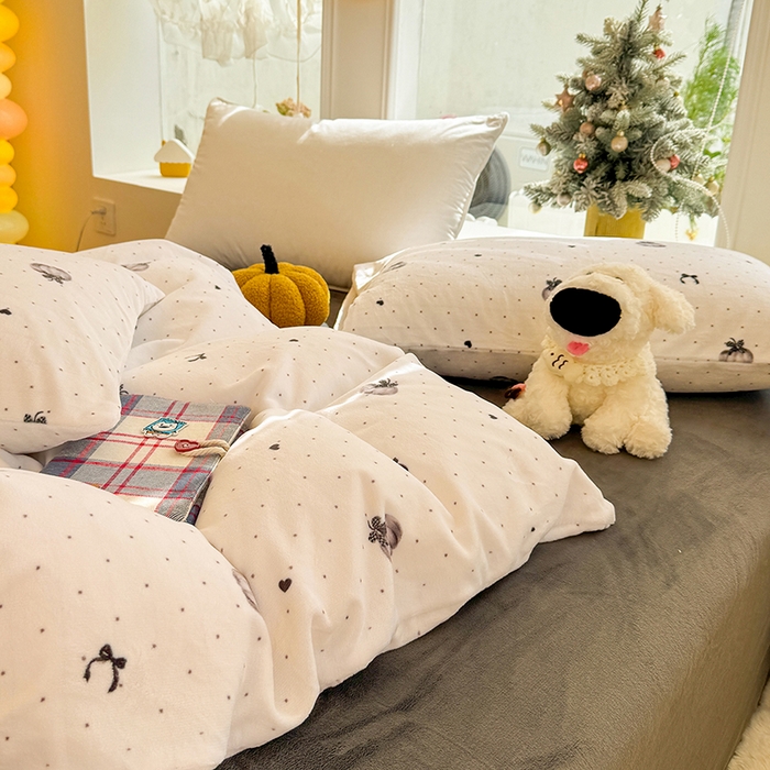 91家纺网 家纺一手货源 找家纺 酱子 2025新款200克高克重印花牛奶绒四件套 简韵南瓜