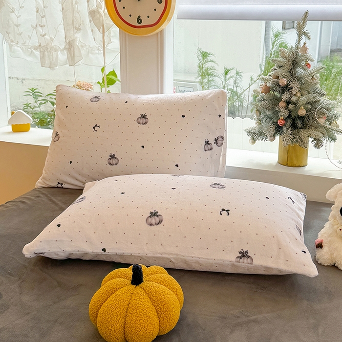 91家纺网 家纺一手货源 找家纺 酱子 2025新款200克高克重印花牛奶绒四件套 简韵南瓜