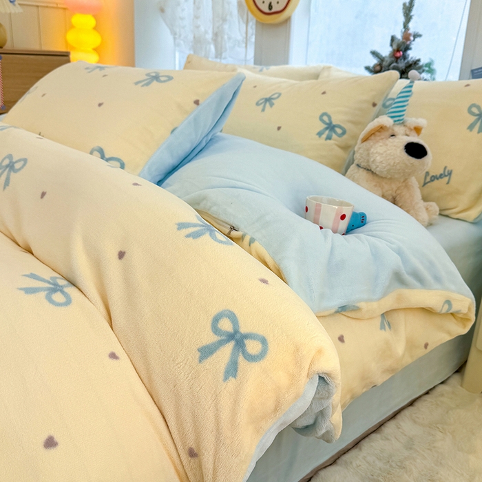 91家纺网 家纺一手货源 找家纺 酱子 2025新款200克高克重印花牛奶绒四件套 蓝调逸境