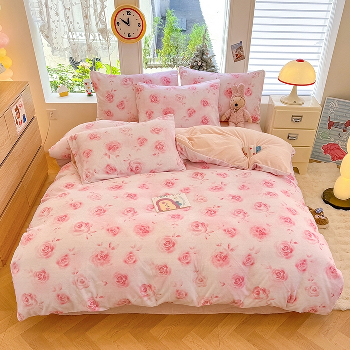 91家纺网 家纺一手货源 找家纺 酱子 2025新款200克高克重印花牛奶绒四件套 里巷