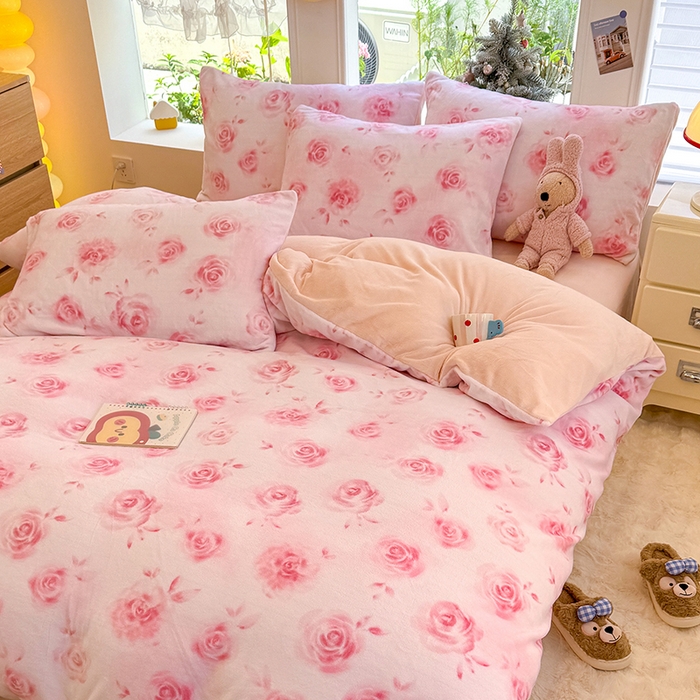 91家纺网 家纺一手货源 找家纺 酱子 2025新款200克高克重印花牛奶绒四件套 里巷