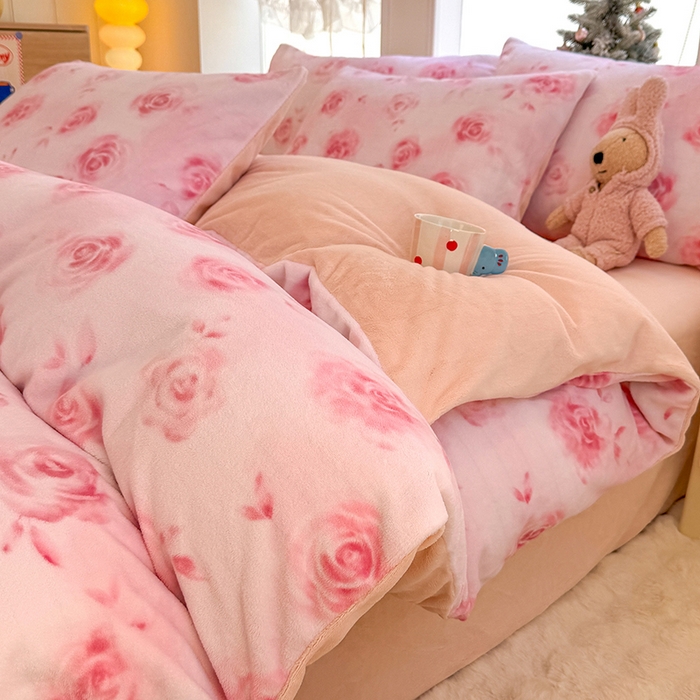 91家纺网 家纺一手货源 找家纺 酱子 2025新款200克高克重印花牛奶绒四件套 里巷