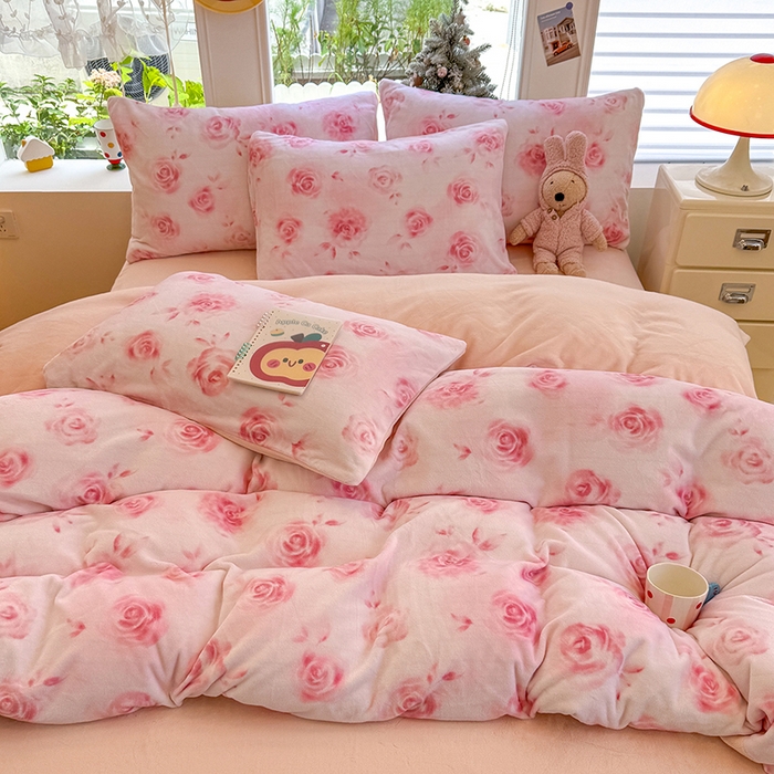 91家纺网 家纺一手货源 找家纺 酱子 2025新款200克高克重印花牛奶绒四件套 里巷