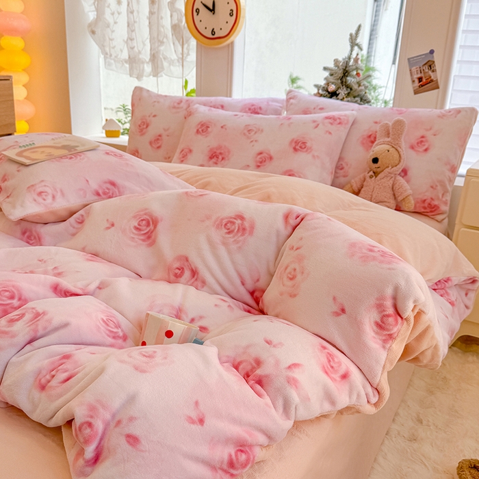 91家纺网 家纺一手货源 找家纺 酱子 2025新款200克高克重印花牛奶绒四件套 里巷