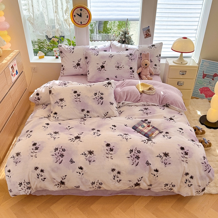 91家纺网 家纺一手货源 找家纺 酱子 2025新款200克高克重印花牛奶绒四件套 魅色佳人