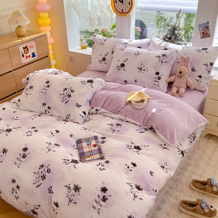 91家纺网 家纺一手货源 找家纺 酱子 2025新款200克高克重印花牛奶绒四件套 魅色佳人