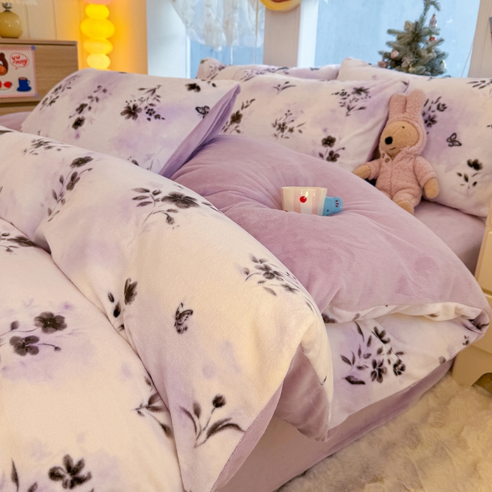 91家纺网 家纺一手货源 找家纺 酱子 2025新款200克高克重印花牛奶绒四件套 魅色佳人