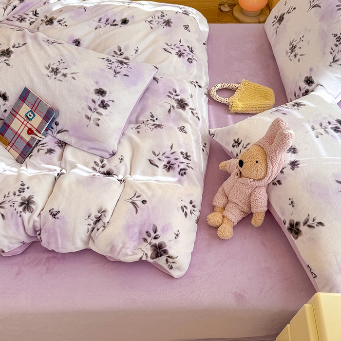 91家纺网 家纺一手货源 找家纺 酱子 2025新款200克高克重印花牛奶绒四件套 魅色佳人