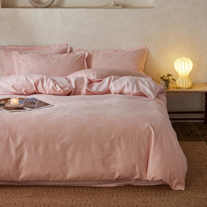 91家纺网 家纺一手货源 找家纺 千朵森 2025新款全棉纯棉提花磨毛四件套-科罗拉 科罗拉-绯粉