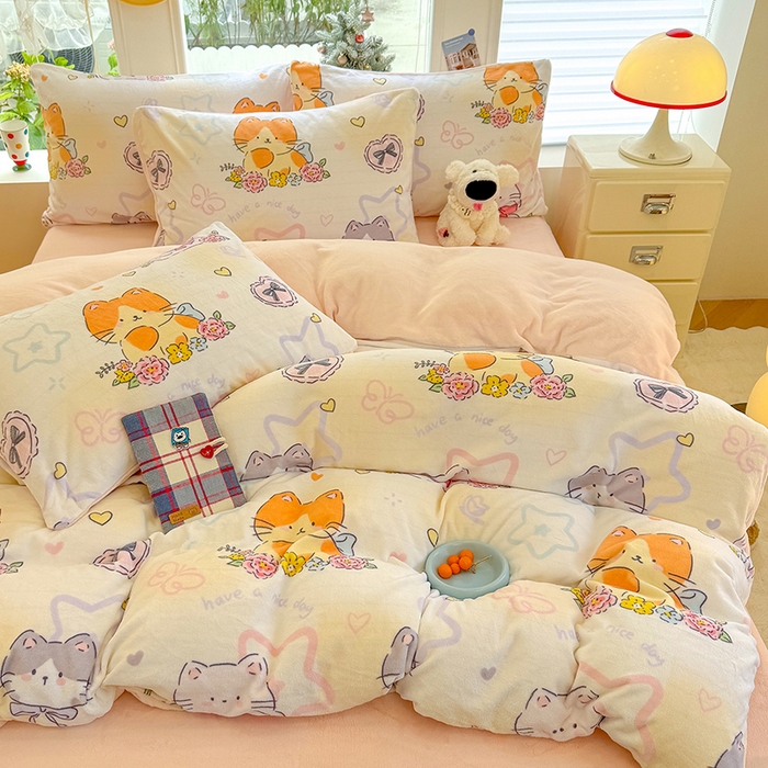 91家纺网 家纺一手货源 找家纺 酱子 2025新款200克高克重印花牛奶绒四件套 喵影仙花