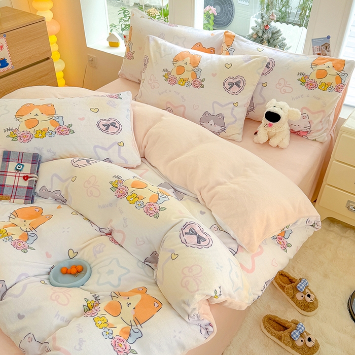 91家纺网 家纺一手货源 找家纺 酱子 2025新款200克高克重印花牛奶绒四件套 喵影仙花