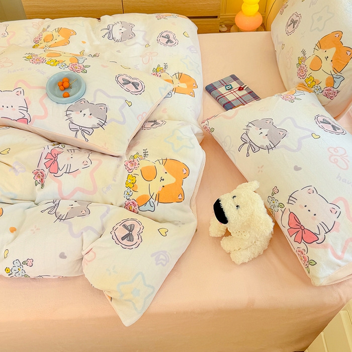 91家纺网 家纺一手货源 找家纺 酱子 2025新款200克高克重印花牛奶绒四件套 喵影仙花