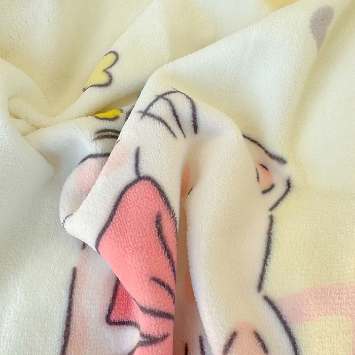 91家纺网 家纺一手货源 找家纺 酱子 2025新款200克高克重印花牛奶绒四件套 喵影仙花