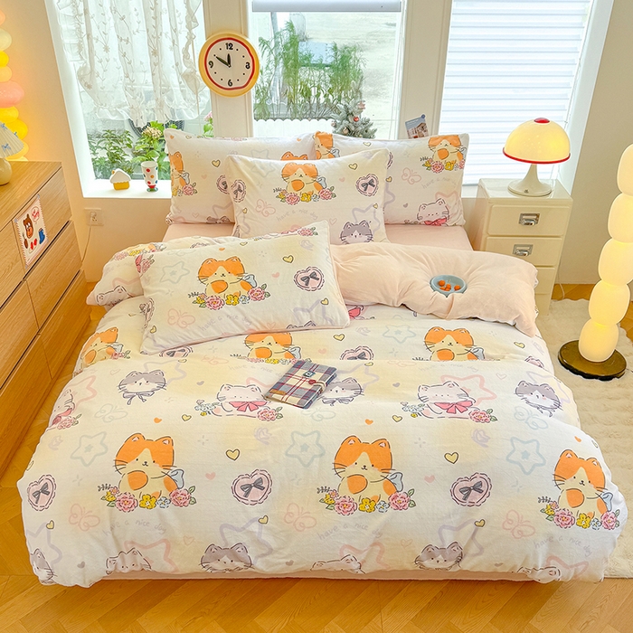 91家纺网 家纺一手货源 找家纺 酱子 2025新款200克高克重印花牛奶绒四件套 喵影仙花