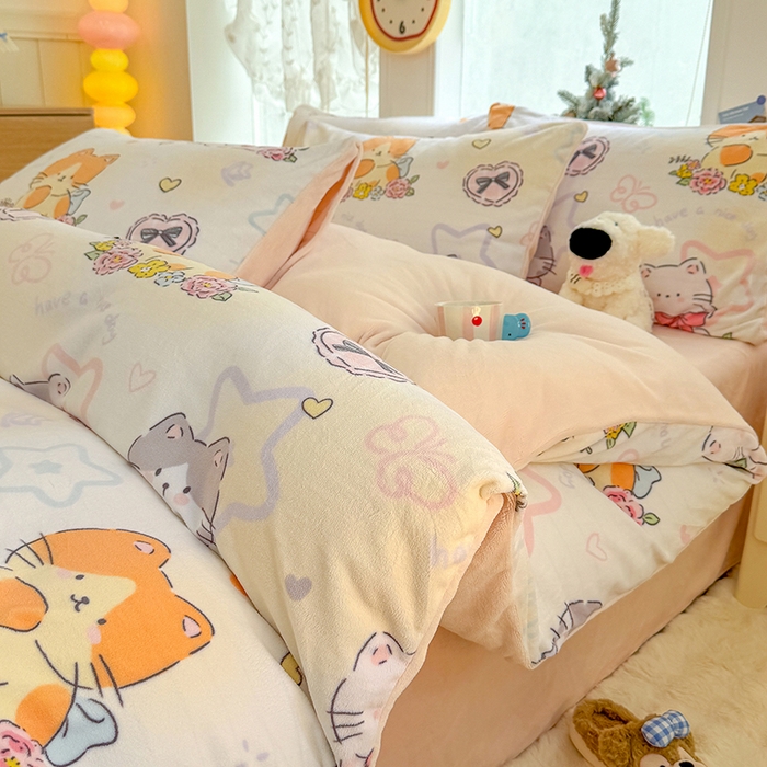 91家纺网 家纺一手货源 找家纺 酱子 2025新款200克高克重印花牛奶绒四件套 喵影仙花