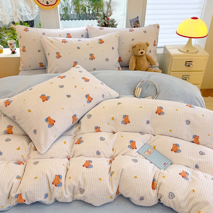 91家纺网 家纺一手货源 找家纺 酱子 2025新款200克高克重印花牛奶绒四件套 暖熊星芒