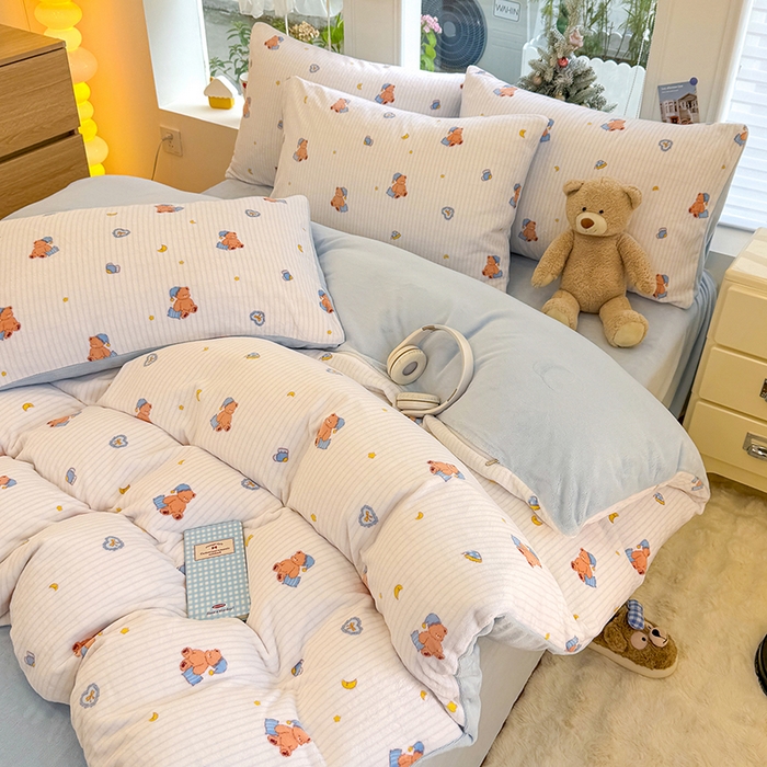 91家纺网 家纺一手货源 找家纺 酱子 2025新款200克高克重印花牛奶绒四件套 暖熊星芒