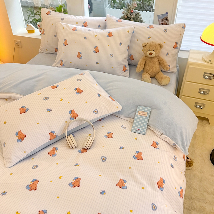 91家纺网 家纺一手货源 找家纺 酱子 2025新款200克高克重印花牛奶绒四件套 暖熊星芒