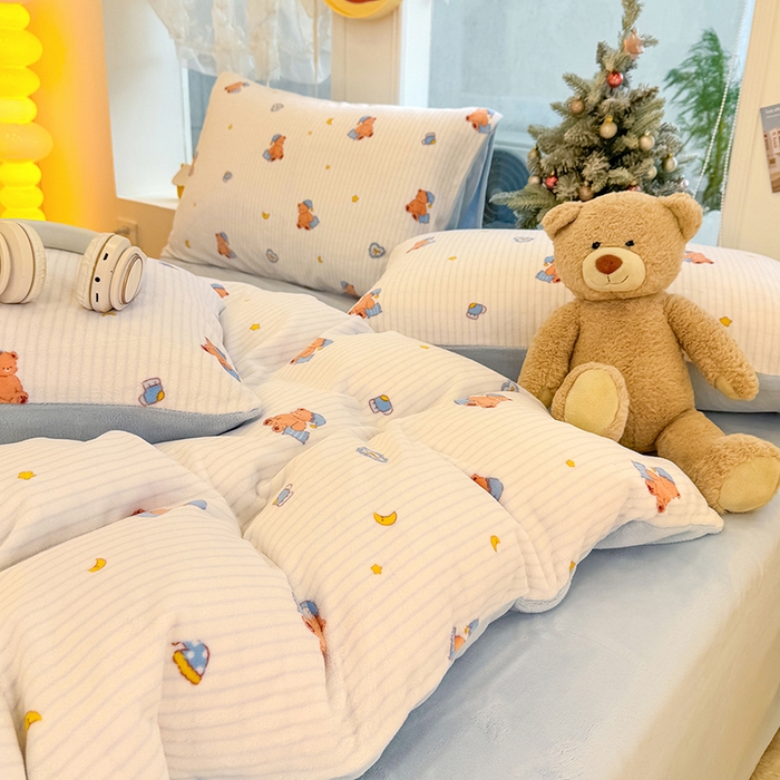 91家纺网 家纺一手货源 找家纺 酱子 2025新款200克高克重印花牛奶绒四件套 暖熊星芒