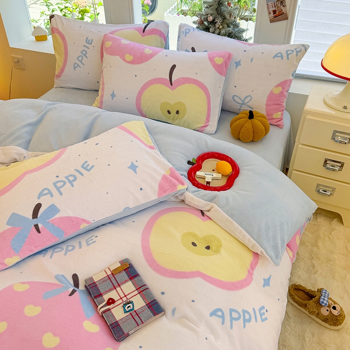 91家纺网 家纺一手货源 找家纺 酱子 2025新款200克高克重印花牛奶绒四件套 平安果