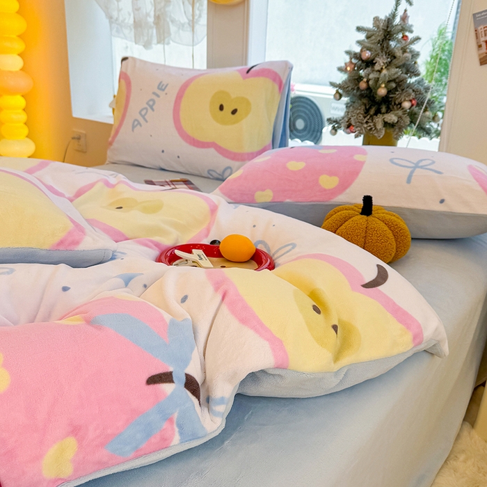 91家纺网 家纺一手货源 找家纺 酱子 2025新款200克高克重印花牛奶绒四件套 平安果