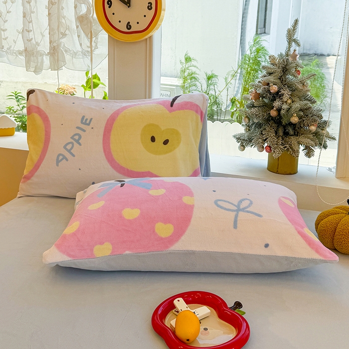 91家纺网 家纺一手货源 找家纺 酱子 2025新款200克高克重印花牛奶绒四件套 平安果