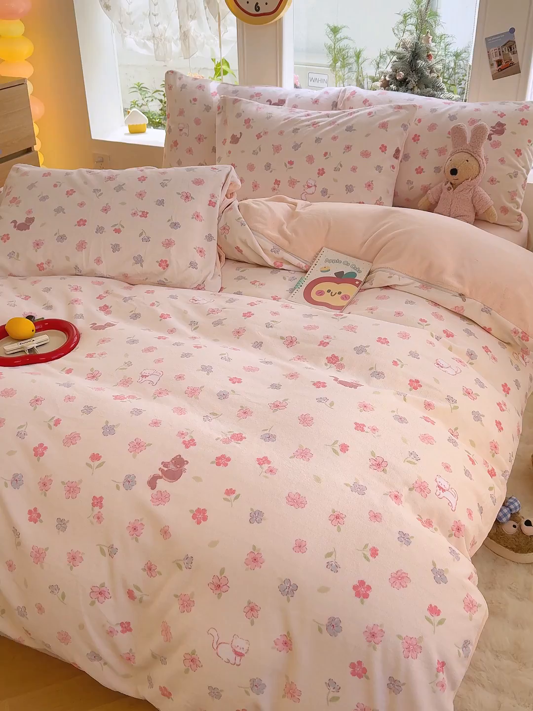 91家纺网 家纺一手货源 找家纺 酱子 2025新款200克高克重印花牛奶绒四件套 碎花猫猫