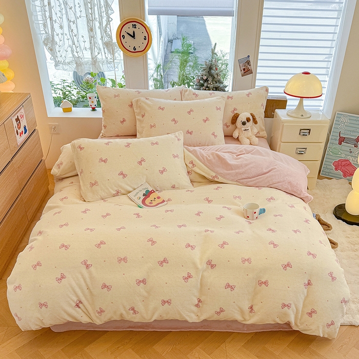 91家纺网 家纺一手货源 找家纺 酱子 2025新款200克高克重印花牛奶绒四件套 桃漾绮梦