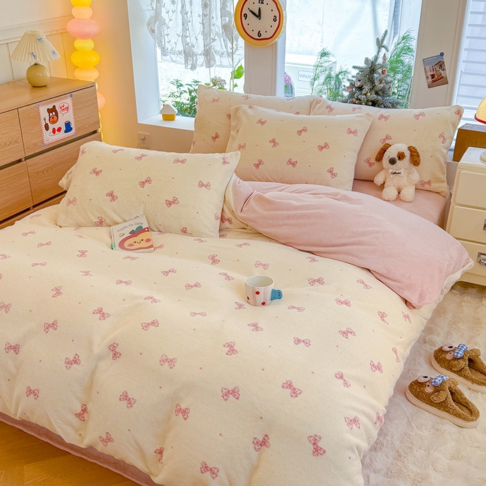 91家纺网 家纺一手货源 找家纺 酱子 2025新款200克高克重印花牛奶绒四件套 桃漾绮梦