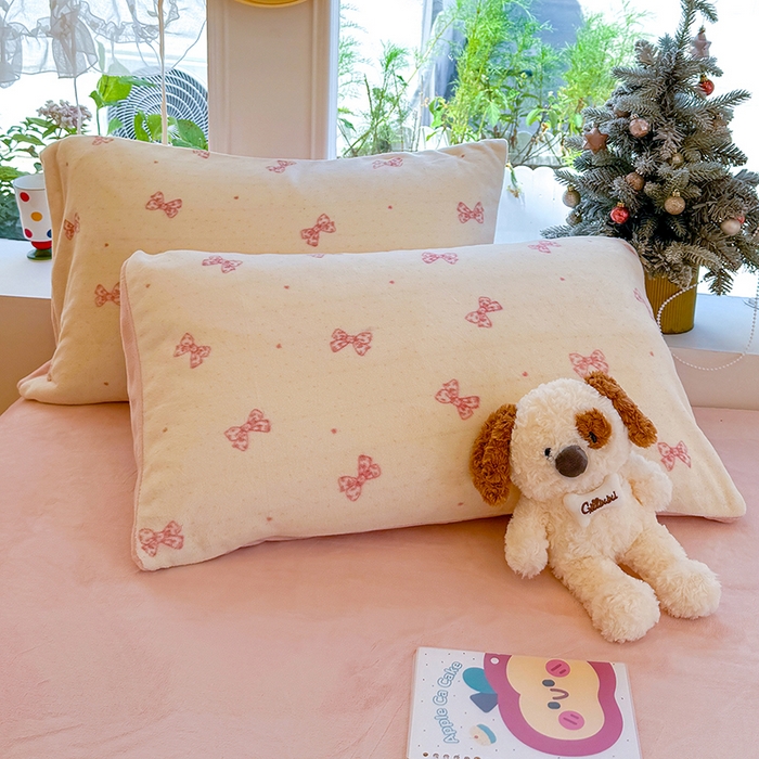 91家纺网 家纺一手货源 找家纺 酱子 2025新款200克高克重印花牛奶绒四件套 桃漾绮梦