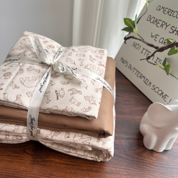 91家纺网 家纺一手货源 找家纺 爱思佳 2024新款A类母婴全棉双层纱印花四件套直播热卖系列-系列一 欢乐岛